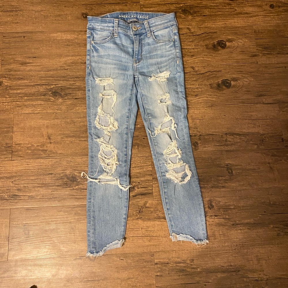 American Eagle capri ripped jeans